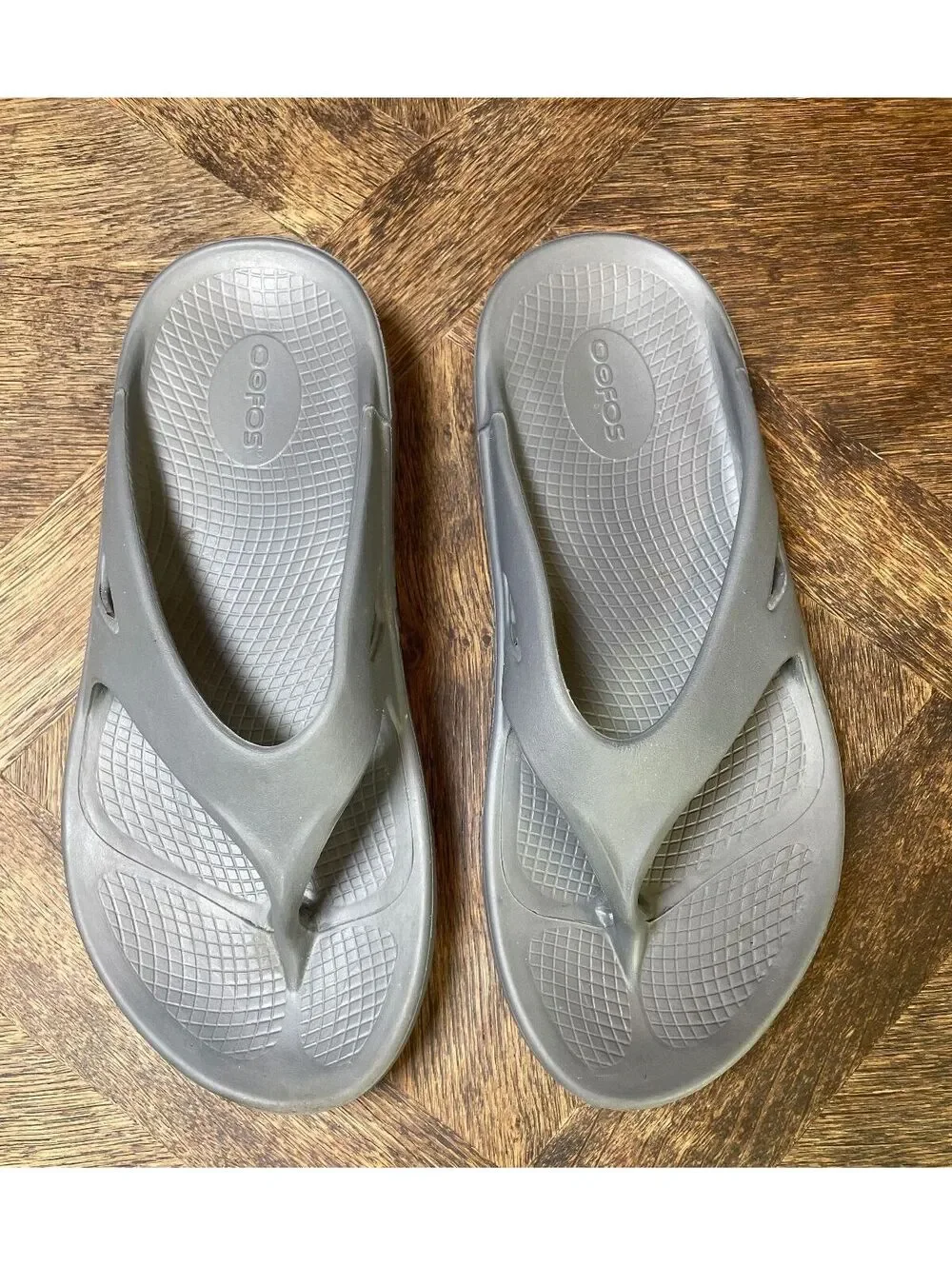 Oofos Gray Slip On Flip Flop size 41 Recovery Arch Support Mens 8 Womens 10
